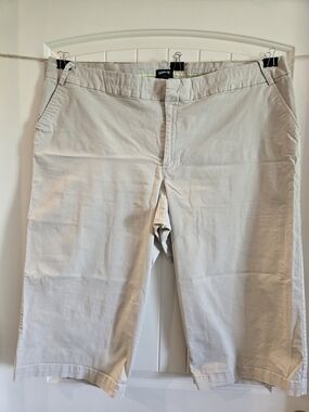 Avenue Plus Khaki Casual Capri Size 26